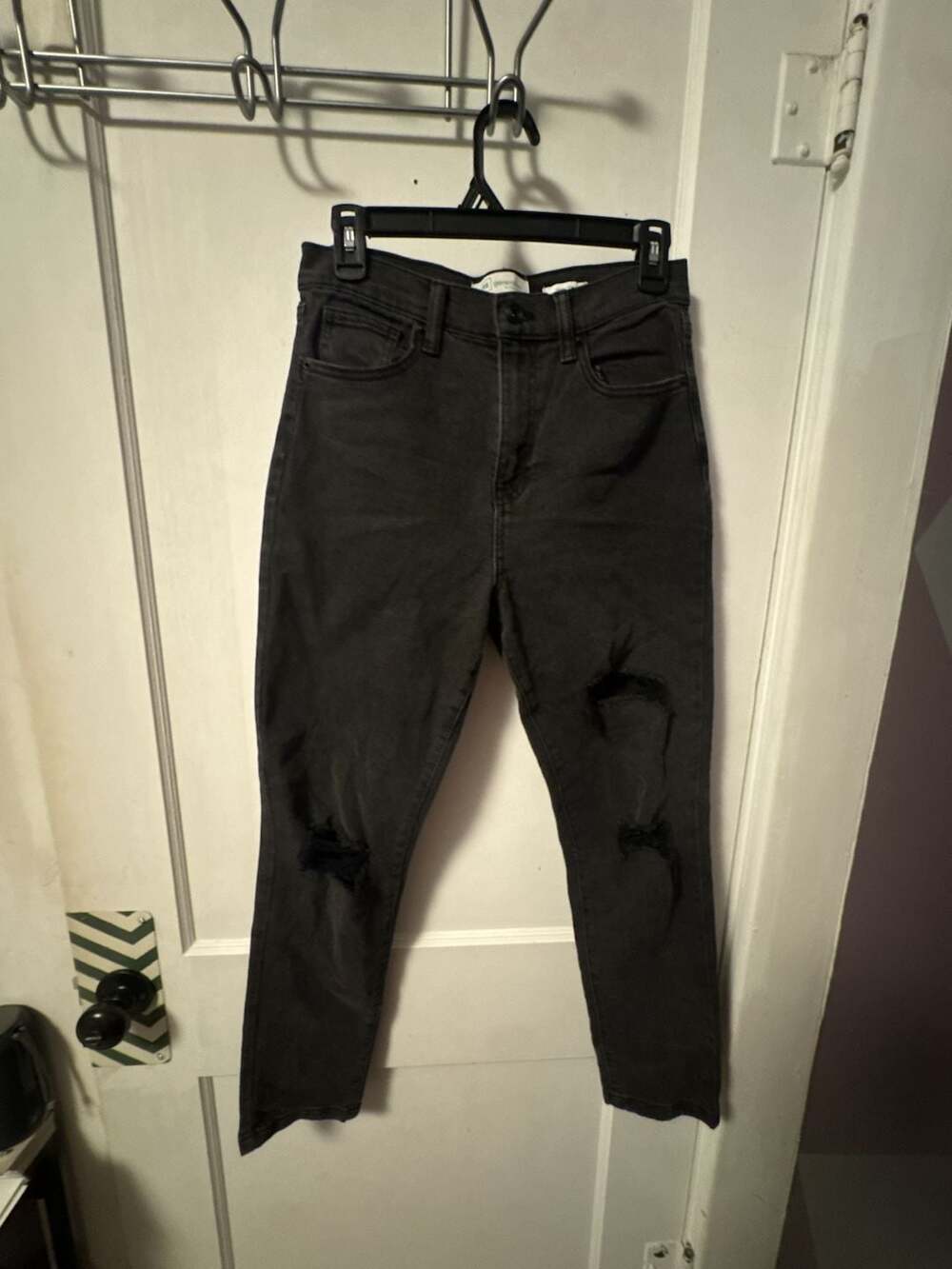 RE Generation by Celebrity Pink Blackthorne Distressed Skinny Jeans Size 5/27